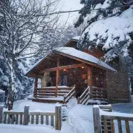 Snow Kissed Lodge soy wax candle evoking cozy snowy mountain cabin with pine, cedar, vanilla, and warm spices fragrance.