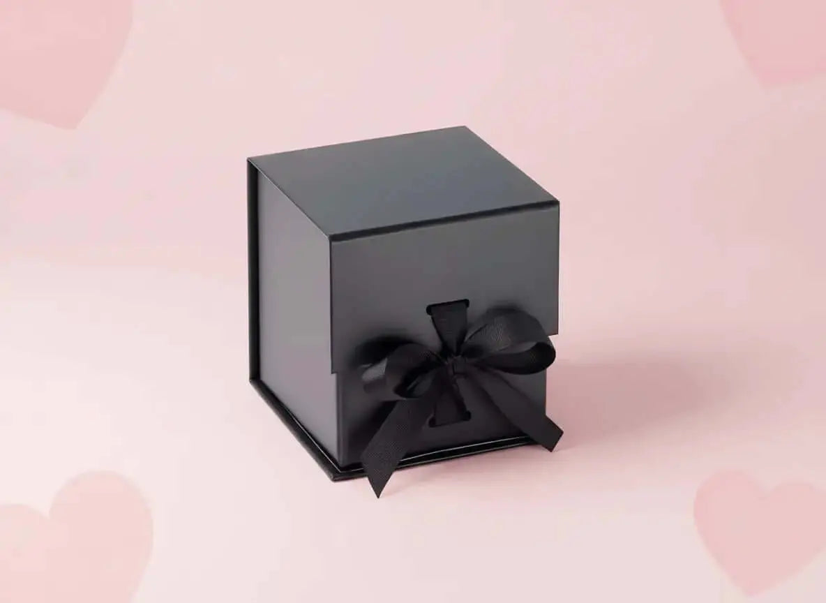 Luxury Valentine’s scented candle with ribbon and personalised message – Clarky Candles